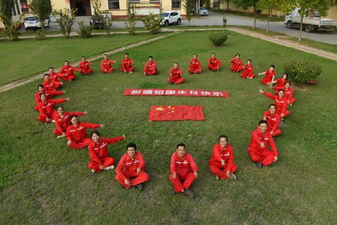 女朋友不愿意把我们合照发到朋友圈，可能的原因有什么？游戏画面